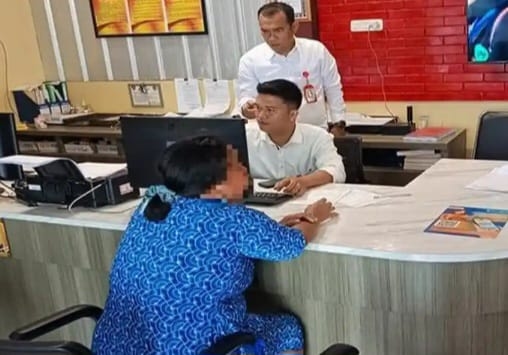 Lewat Depan Rumah, IRT di Palembang Diduga Dipukuli Pakai Gagang Sapu Berkali-kali