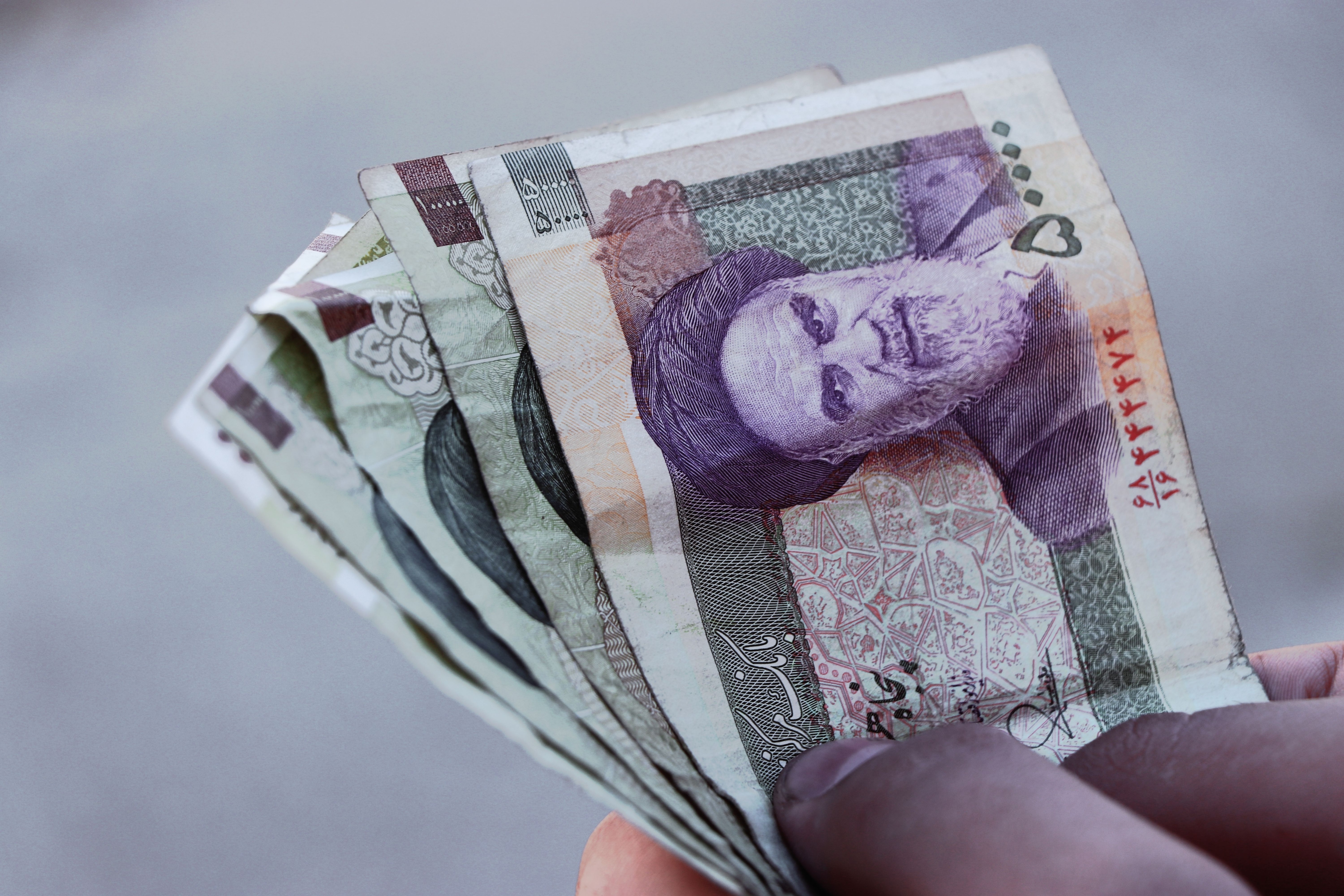 Mata Uang Iran Anjlok ke Level Terendah Tembus 1 Dolar AS Setara 2 Juta Rial, Dapat Apa?
