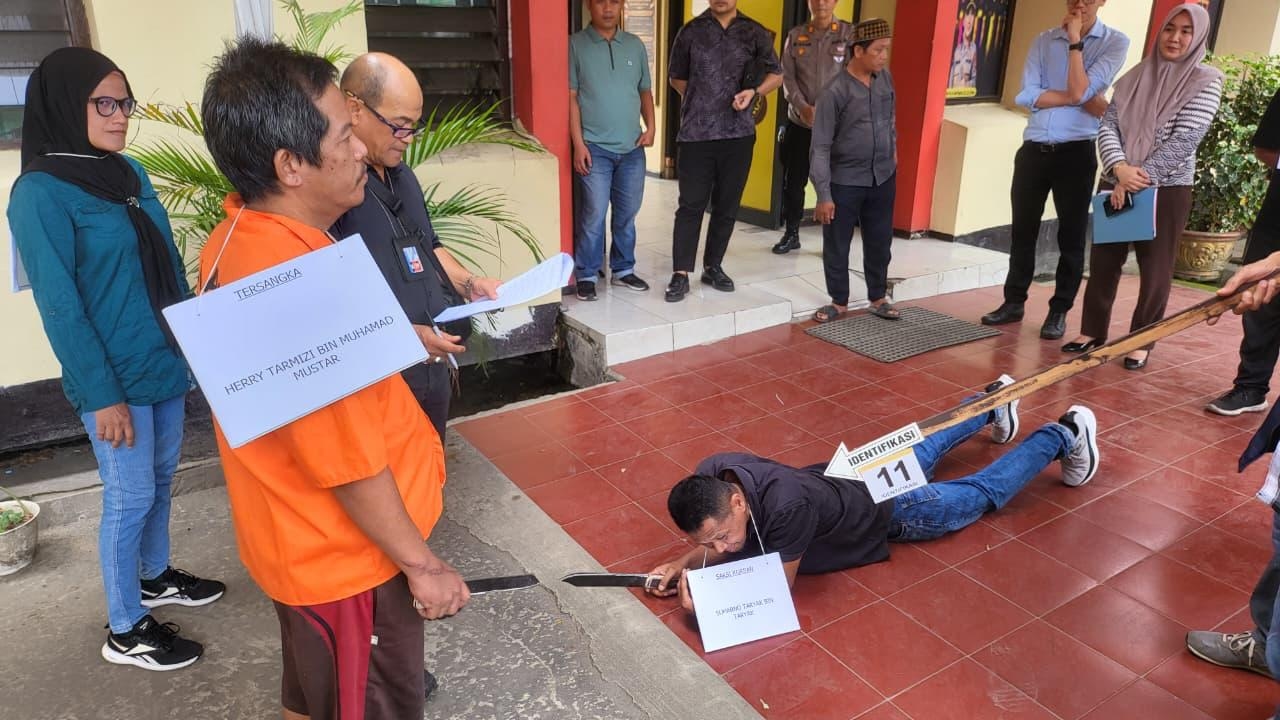 16 Adegan Rekonstruksi Ungkap Detik-detik Lansia Ditikam Tetangga
