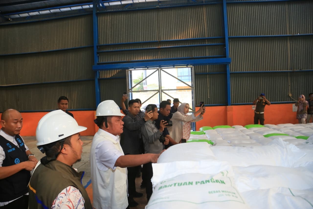 Herman Deru Cek Mendadak Gudang Bulog, Stok Beras Sumsel Aman hingga 10 Bulan