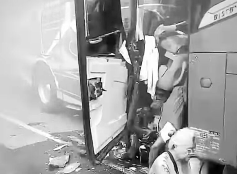 Kabut Asap Tebal di Tol Palindra, Dua Bus Bertabrakan hingga Penumpang Luka
