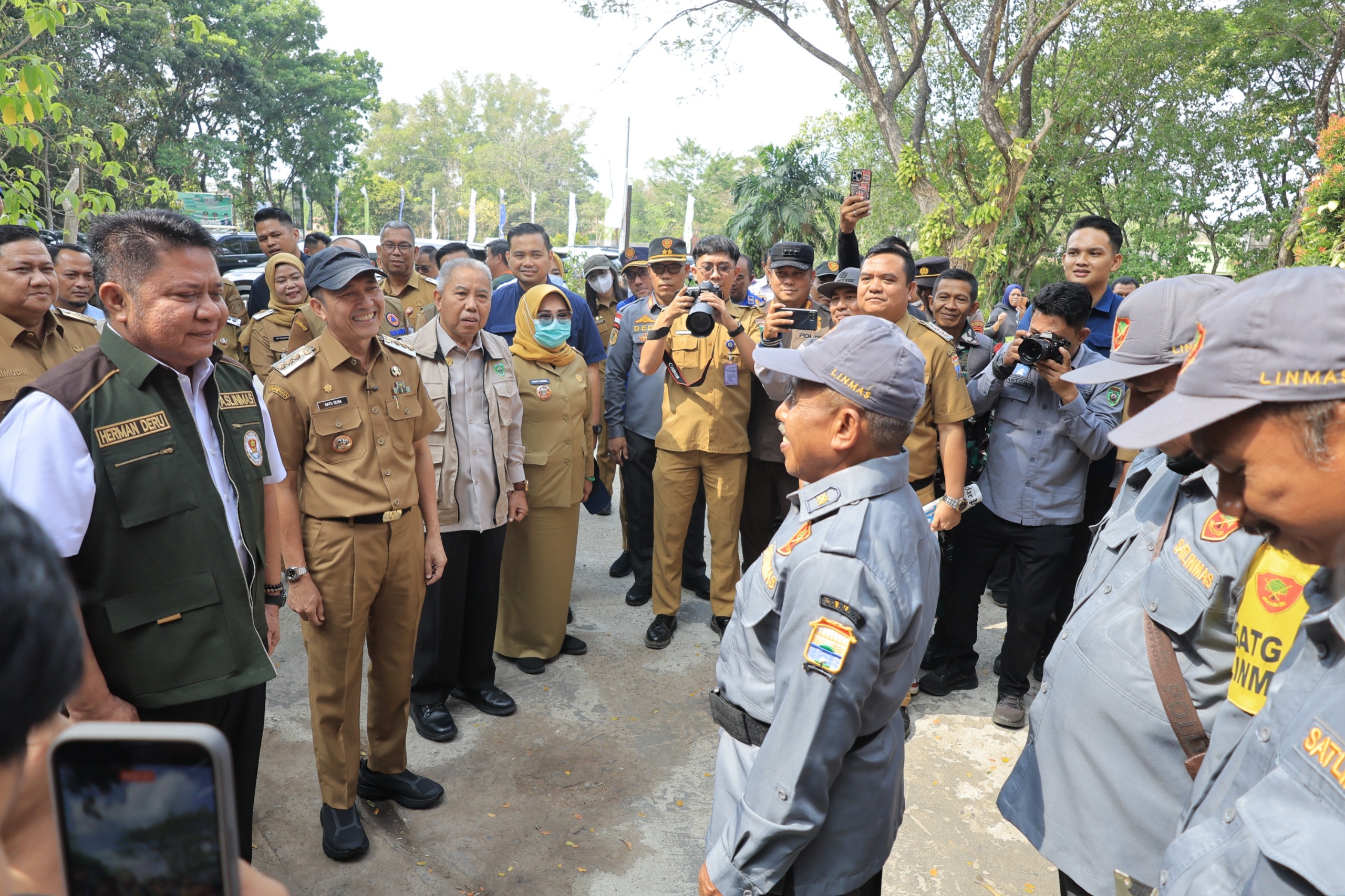 Ratu Dewa Dampingi Herman Deru Cek Karhutla, Layanan Kesehatan Warga Ikut Dipantau