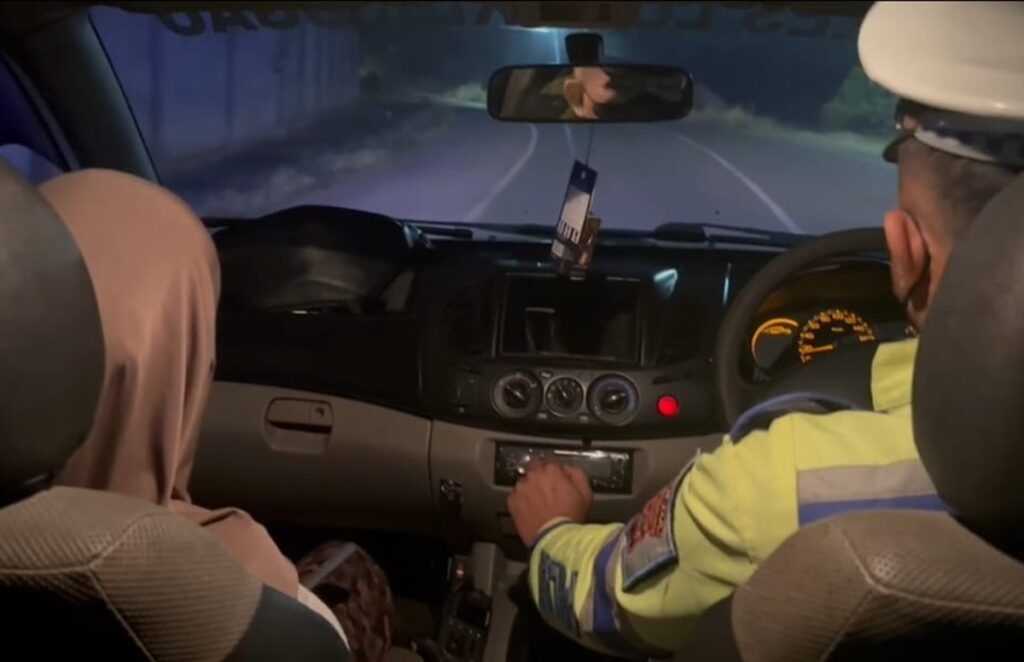 Viral, Ibu Hamil Hentikan Mobil Patroli di Lubuklinggau karena Ngidam Naik Mobil Polisi