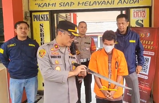 Besi Hilang Picu Cekcok di Kantor Lurah Palembang, Pria Terluka Disabet Pedang