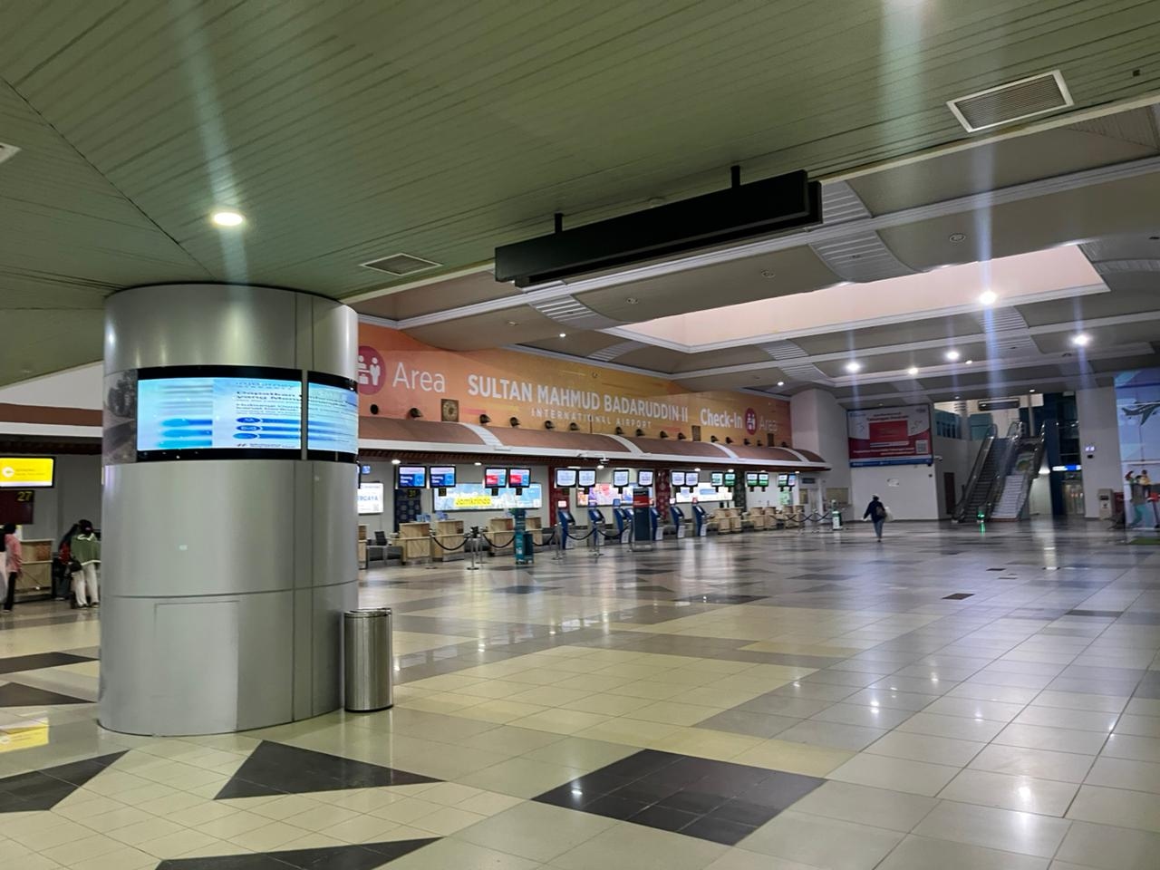 Kabut Asap Karhutla Selimuti Palembang, 4 Penerbangan di Bandara SMB II Alami Delay