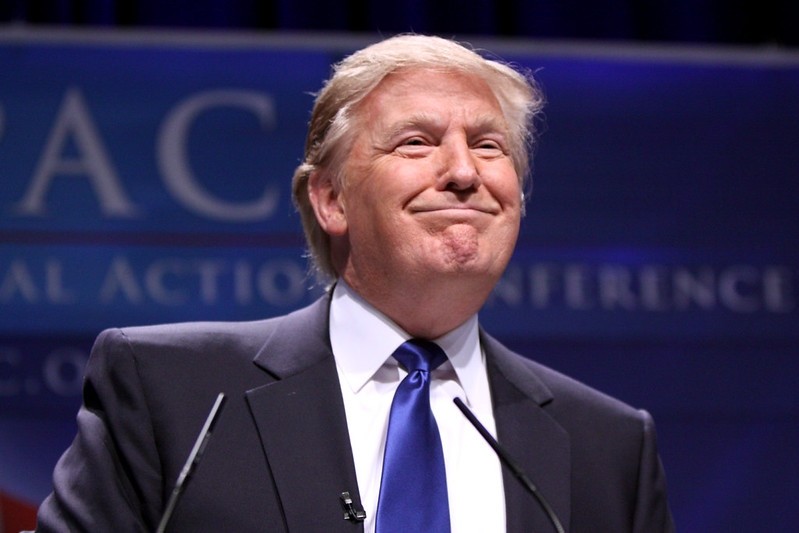 Trump Perintahkan Pemerintah AS Gunakan Istilah Super Intelligence Gantikan AI