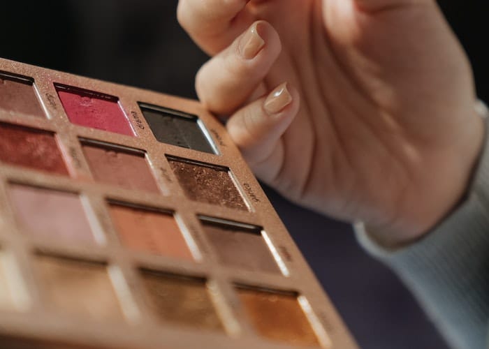 Sering Pakai Skin Tint? Hindari 5 Kesalahan Ini agar Hasil Makeup Flawless dan Tahan Lama