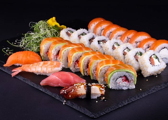Resep Sushi Jepang, dari Maki Roll hingga Uramaki yang Bisa Dibuat di Rumah