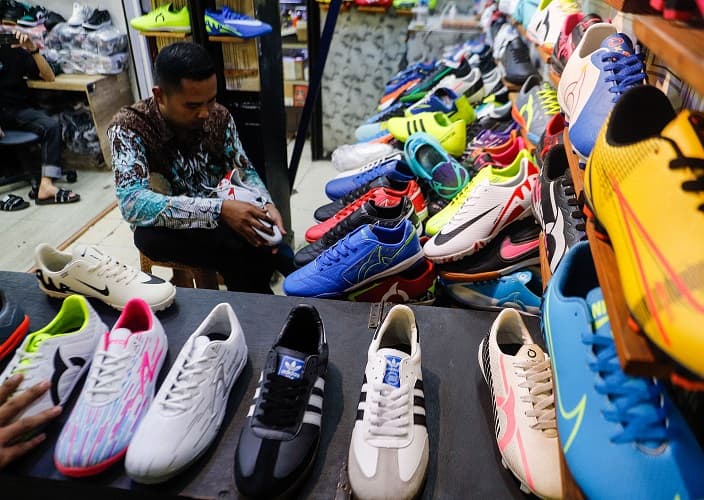 Jangan Asal Cuci! Ini 6 Tips Simpel Merawat Sneakers agar Awet dan Tahan Lama