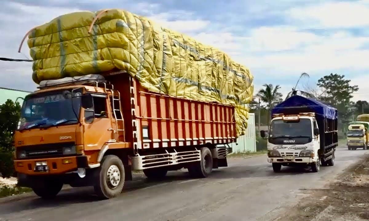 Pemprov Sumsel Fokus Benahi Infrastruktur Jalan, Herman Deru Sebut Kendaraan ODOL Musuh Utama