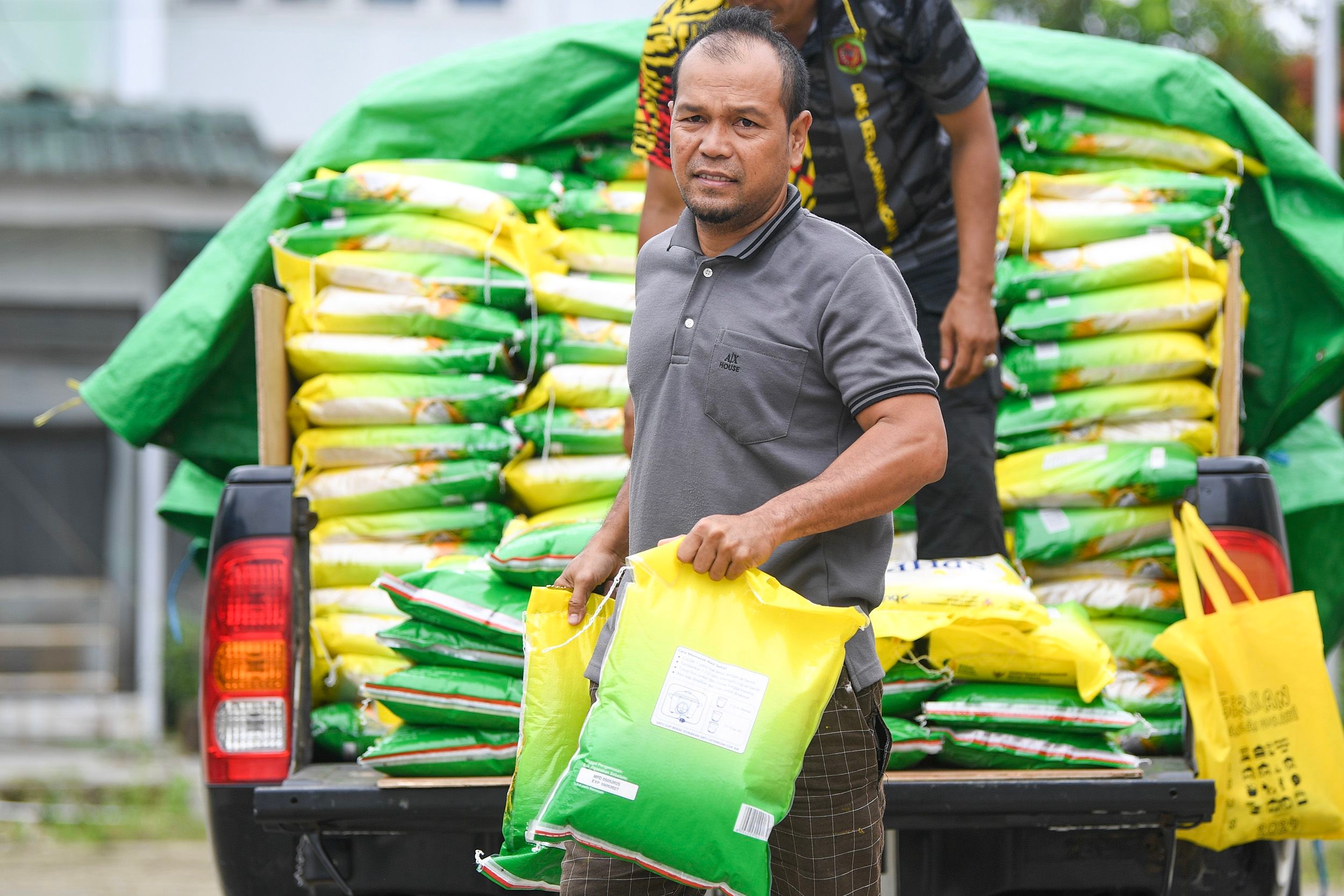 Stok Beras Palembang Melimpah 27 Ribu Ton, Pemkot Jamin Aman Hingga Lebaran 2026