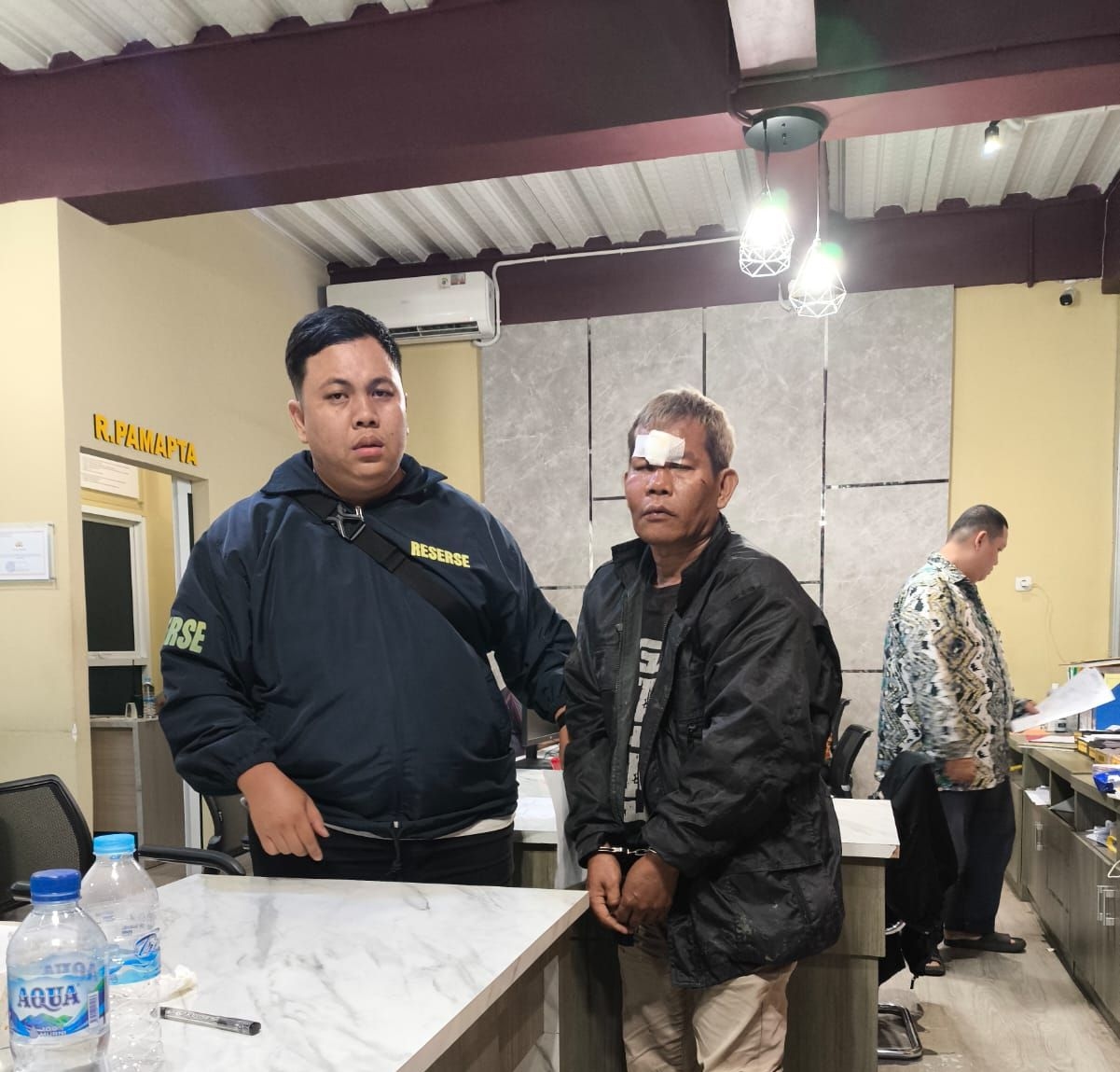 Aksi Bejat Ayah Tiri di 13 Ulu Terungkap, Warga Ngamuk Hingga Pelaku Masuk RS