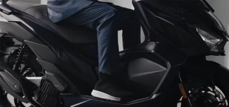 Honda PCX atau Yamaha NMAX 2025, Pilih Gaya Mewah atau Tenaga Sporty?