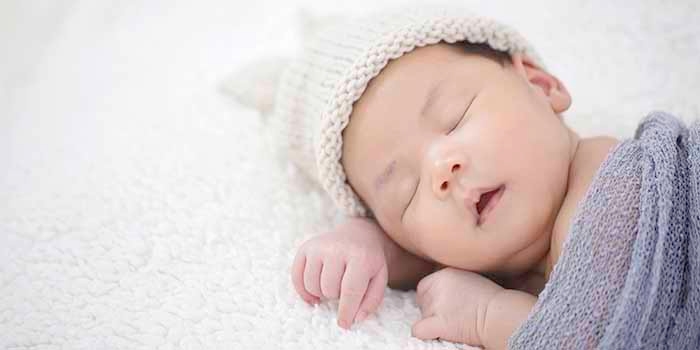 Bun, Hindari Memberikan Air Putih Kepada Bayi Dibawah 6 Bulan! Berikut Penjelasnnya