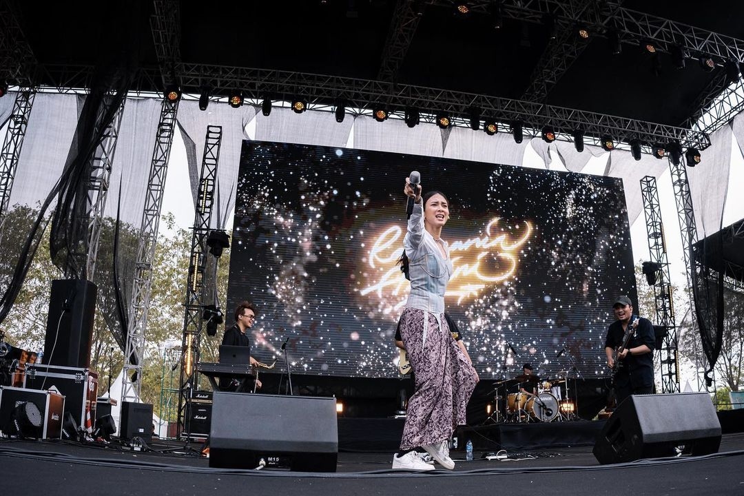 Ini Profil Rahmania Astrini, Penyanyi Pembuka Konser Coldplay