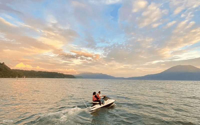 Wisata Akhir Tahun Bermain Air Hingga Menantang Adrenalin di Danau Ranau