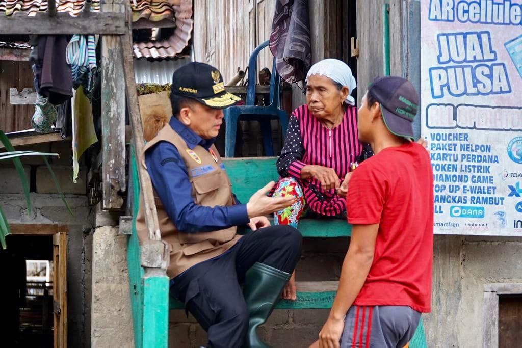 Terobos Banjir di Muara Enim, Pj Gubernur Sumsel Temui Warga yang Terdampak