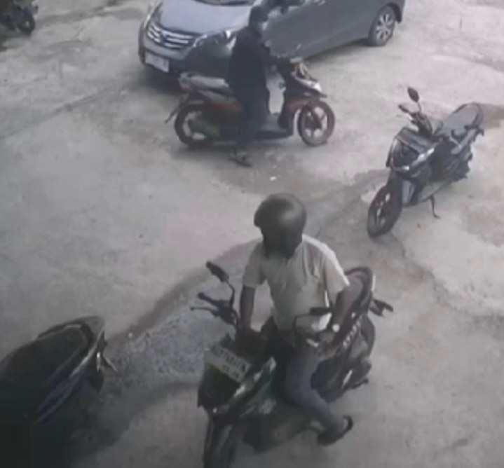 Motor Pemuda di Palembang Langsung Raib Gara-Gara ini, Aksi Pelaku Terekam Kamera CCTV