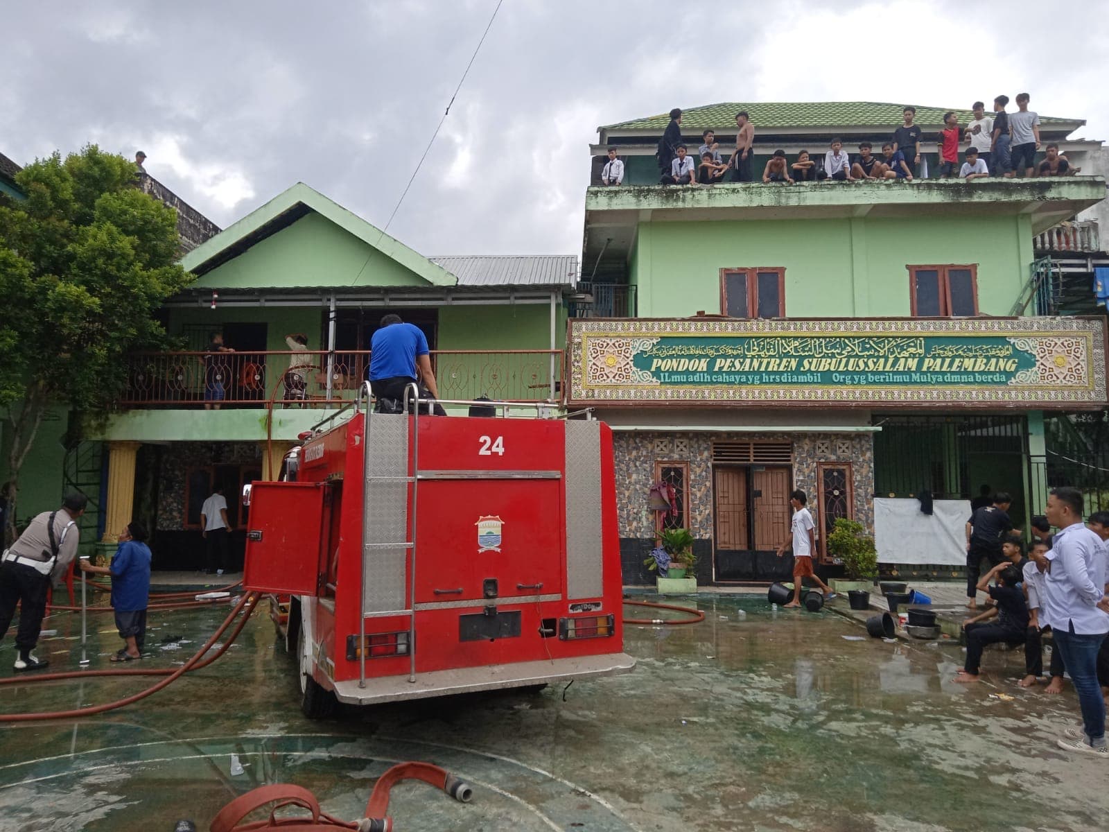 Diduga Kompor Gas Meledak, Laboratorium Pondok Pesantren di Palembang Hangus Terbakar