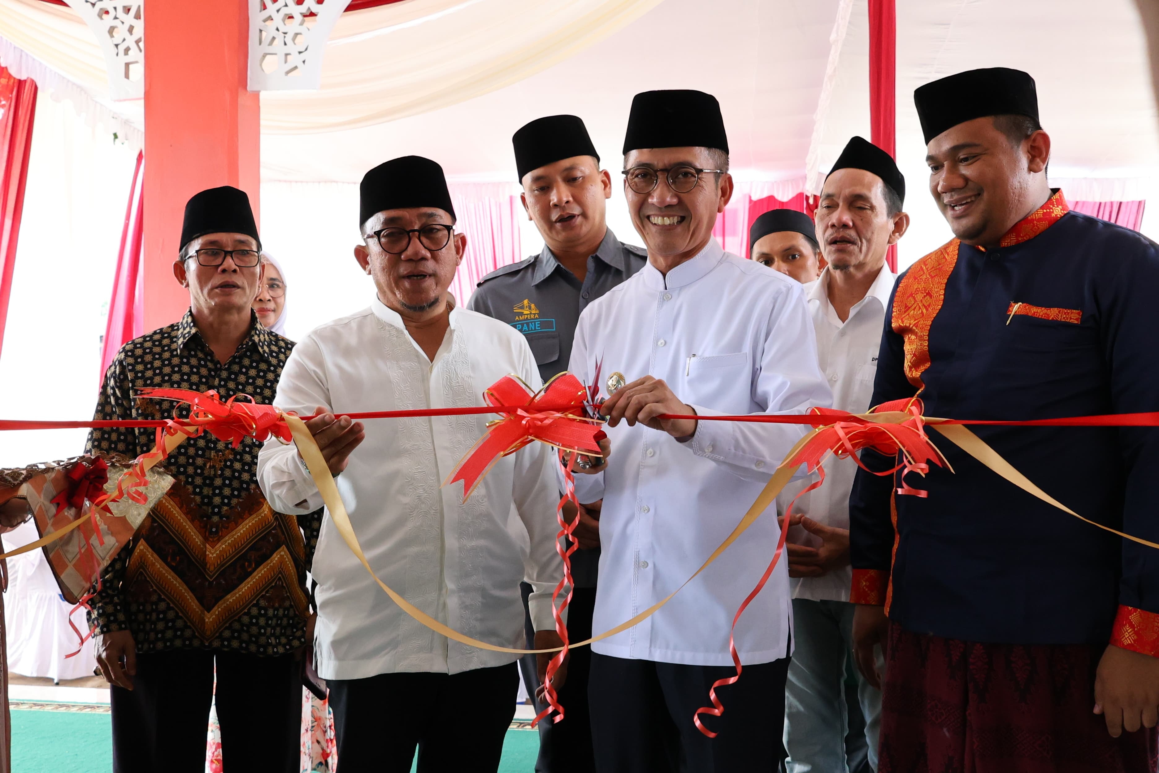 Pj Walikota Ratu Dewa Resmikan 3 Masjid di Palembang