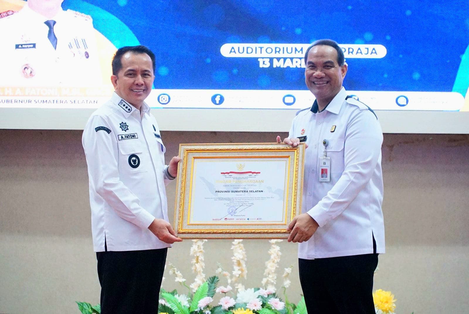 Sukses Tegakkan HAM di Tingkat Korporasi, Pj Gubernur Sumsel Terima Penghargaan Peduli HAM dari Menkumham RI