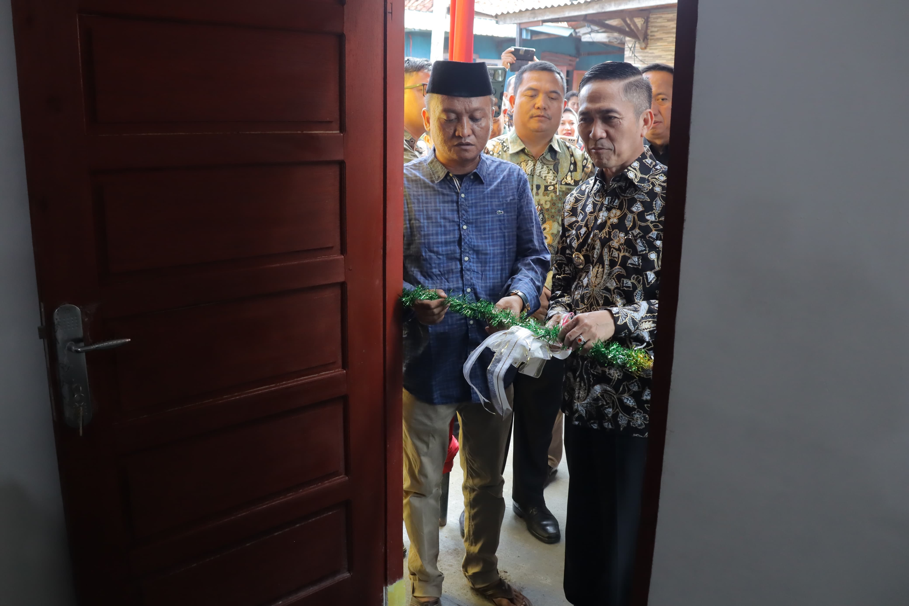 Pj Walikota Palembang, Ratu Dewa Serahkan Rumah Baru Milik Faisal Korban Kebakaran