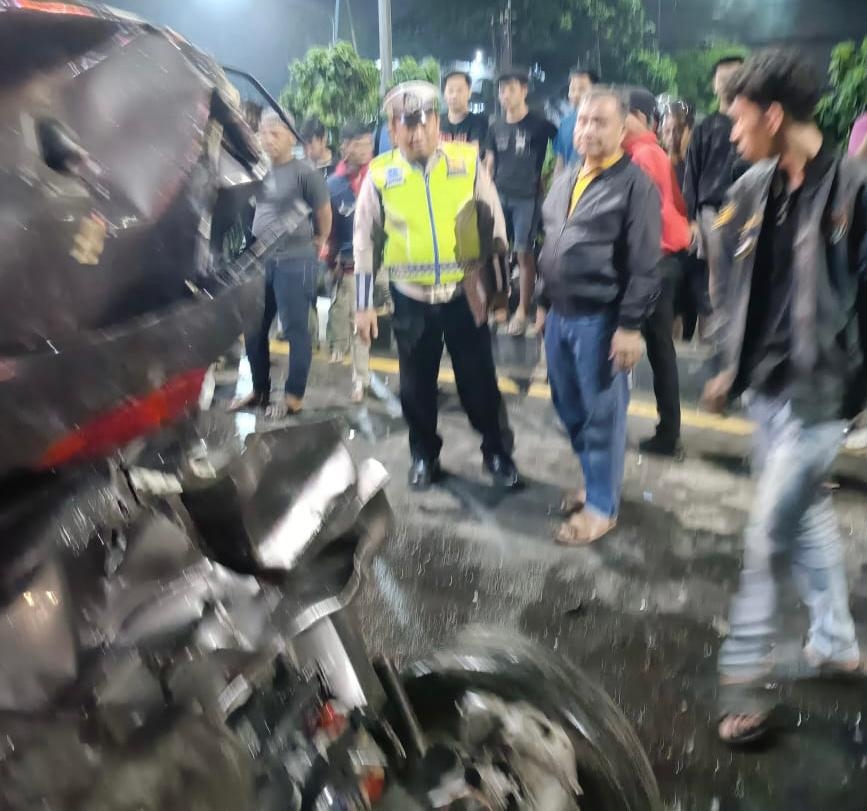 Truk Diduga Rem Blong Tabrak Empat Mobil di Palembang, Dua Orang Luka