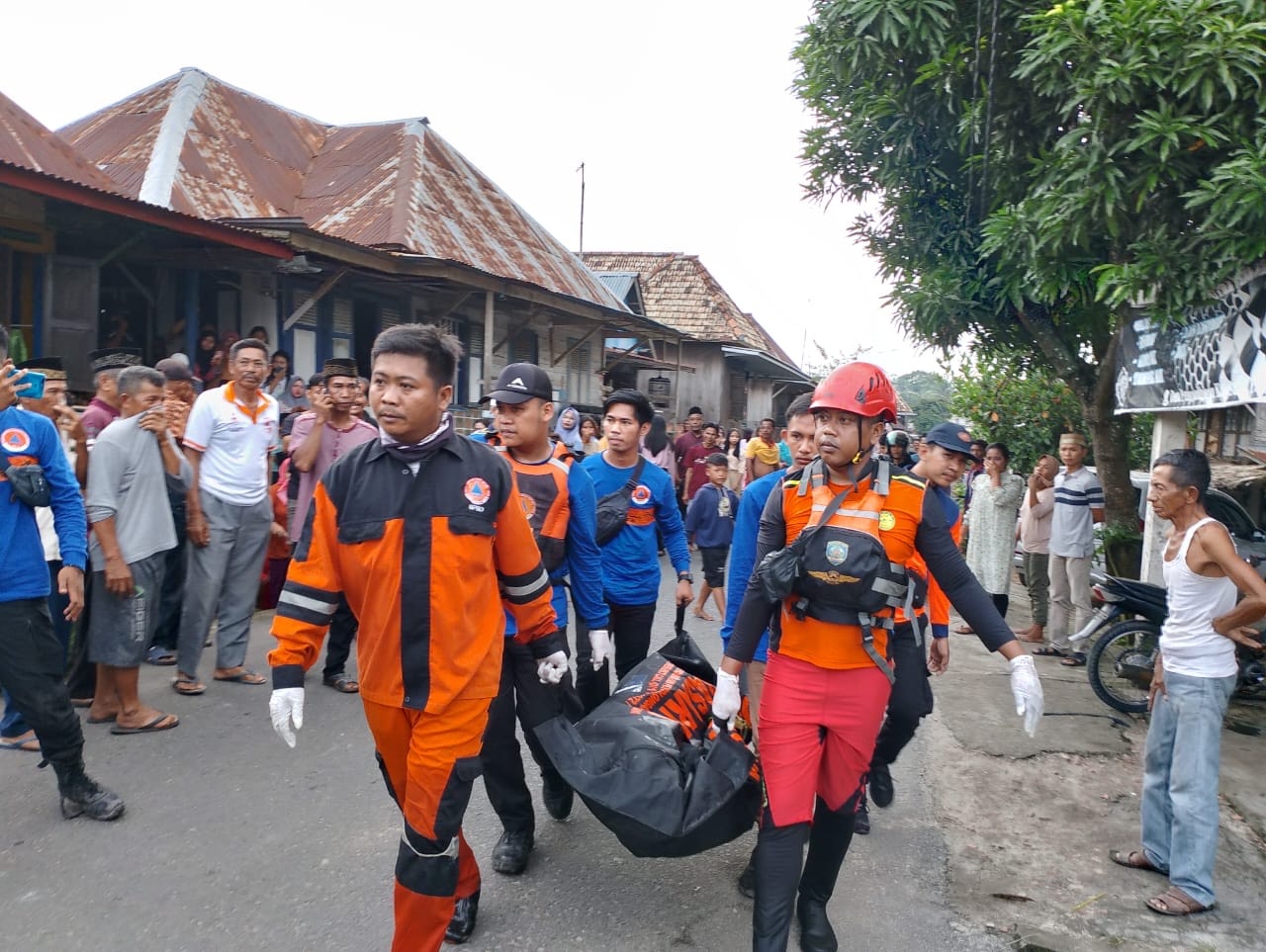 Setelah 3 Hari Pencarian, Tim SAR Berhasil Temukan Penjual Telur yang Tenggelam di Sungai Ogan