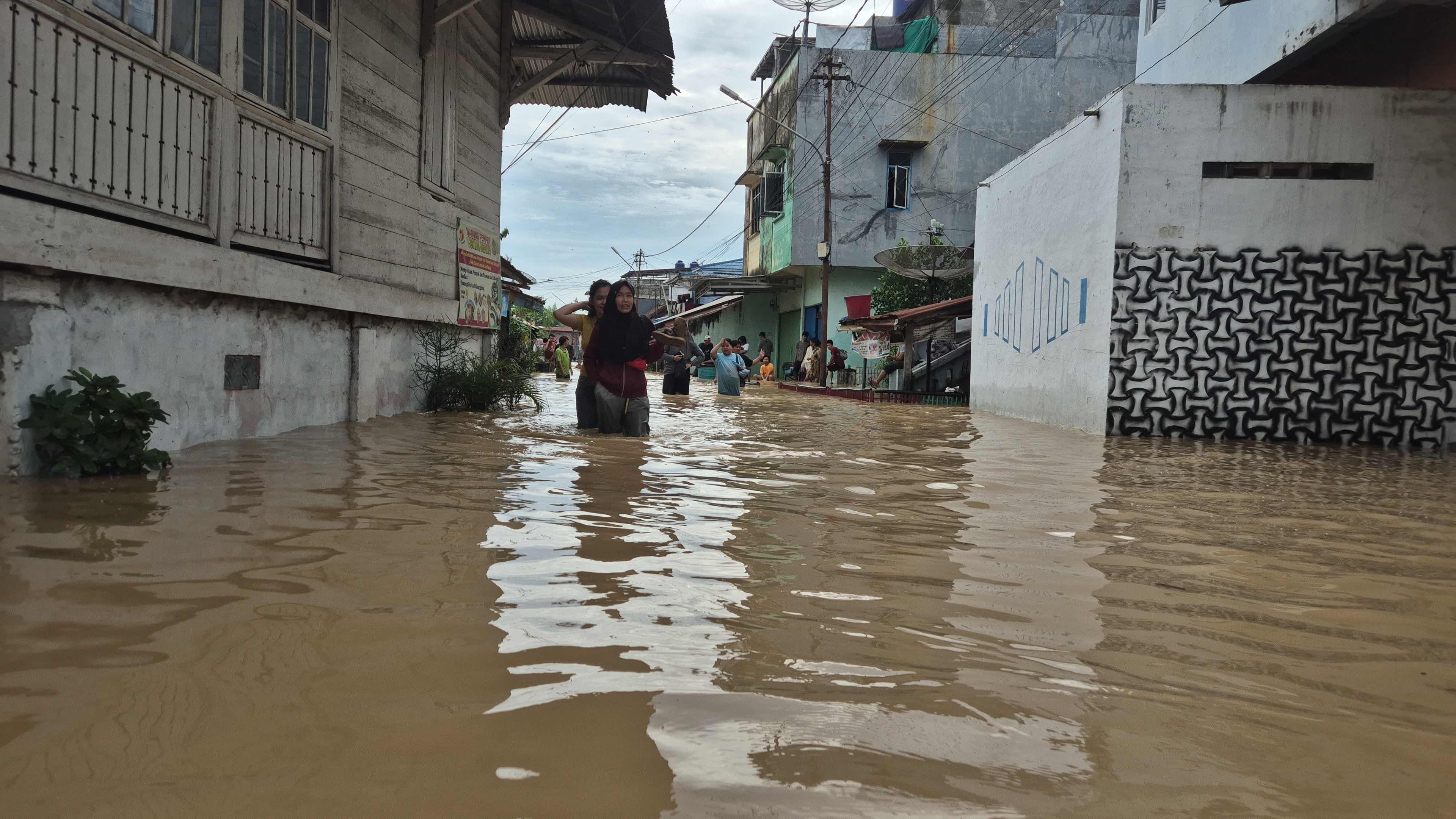 Ribuan Rumah di Muara Enim Diterjang Banjir Bandang, Akses Jalan Lintas Sumatera Terpaksa Dialihkan