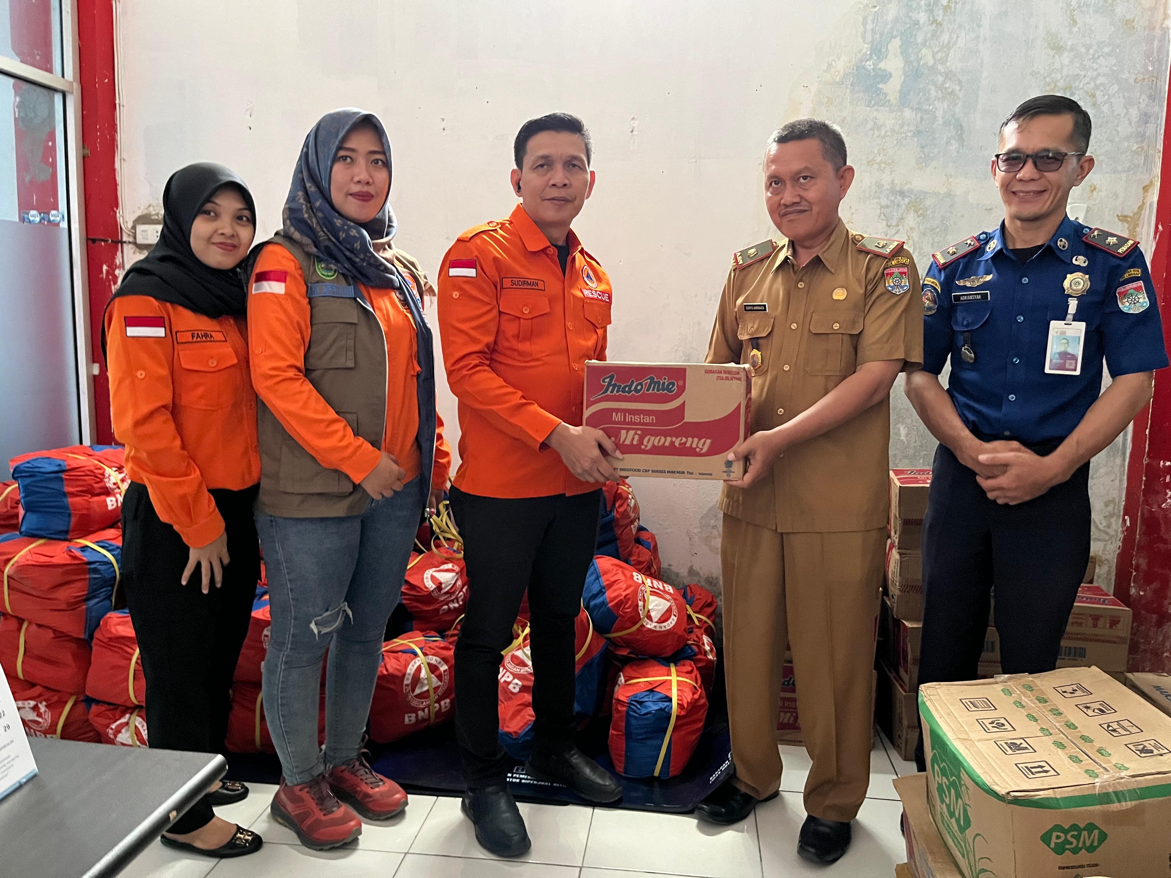 Pj Gubernur Sumsel Salurkan Bantuan kepada Korban Banjir Lubuklinggau