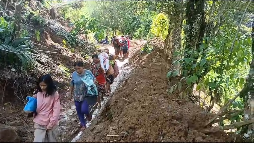 Terisolir Akibat Longsor, Masyarakat Desa Lubuk Nipis Desak Pembangunan Jalan Alternatif