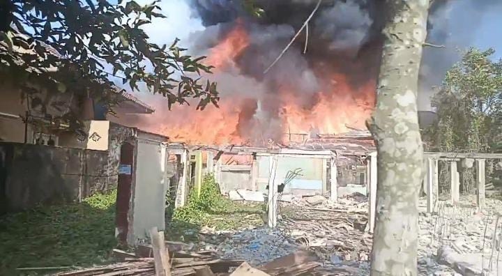 Kebakaran di Palembang, Empat Bangunan Hangus Dilalap Api dalam Waktu Singkat