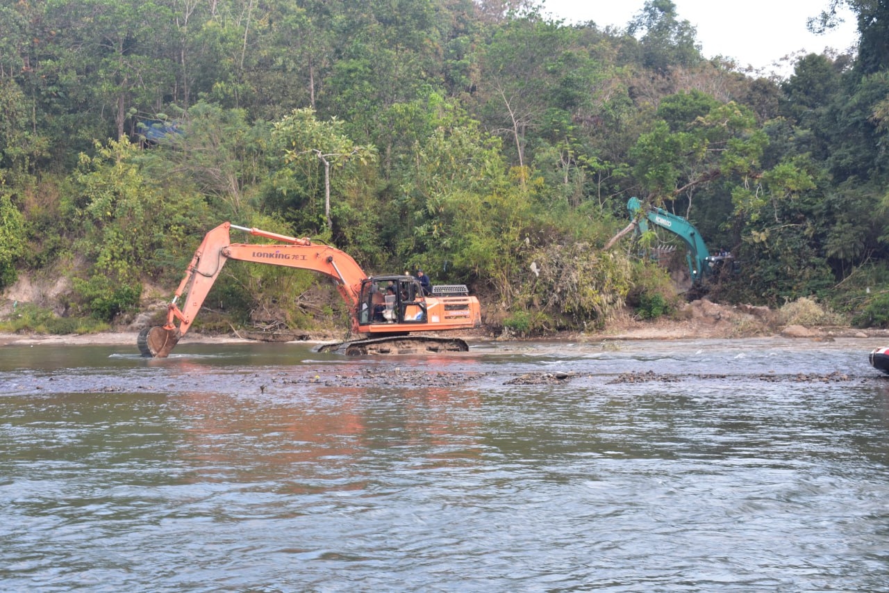 Tiga Alat Berat Bos Tambang Ilegal Tersembunyi di Hutan Muara Enim Diamankan Tim Satgas