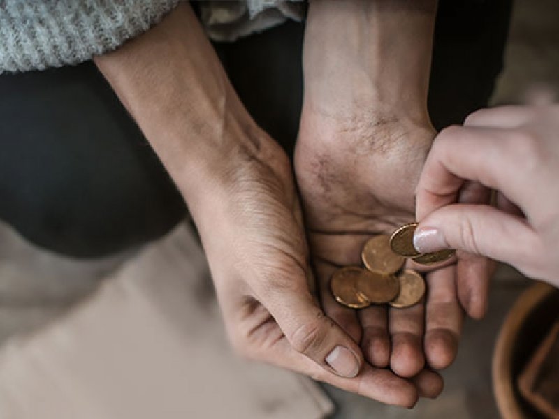 Infak dan Zakat, Apa Bedanya? Simak Penjelasannya