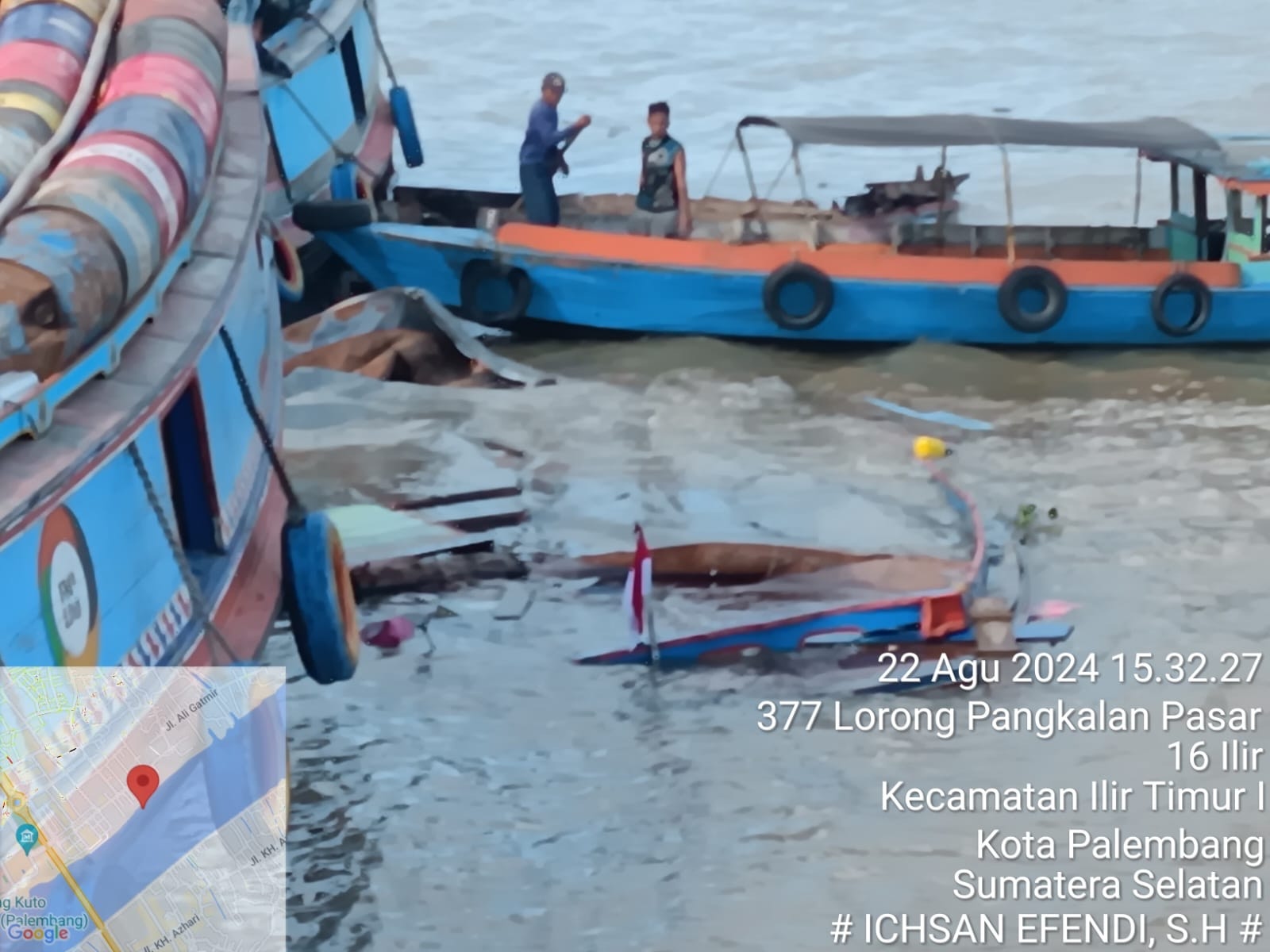 Kapal Motor Sama Cinta 08 Tenggelam di Pasar 16 Ilir Palembang Saat Bongkar Muat