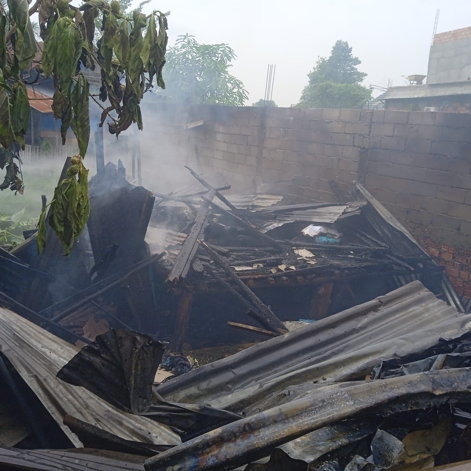 Diduga Akibat Kebocoran Gas 3 Kg, Rumah Kayu Milik Yuli Hangus Terbakar