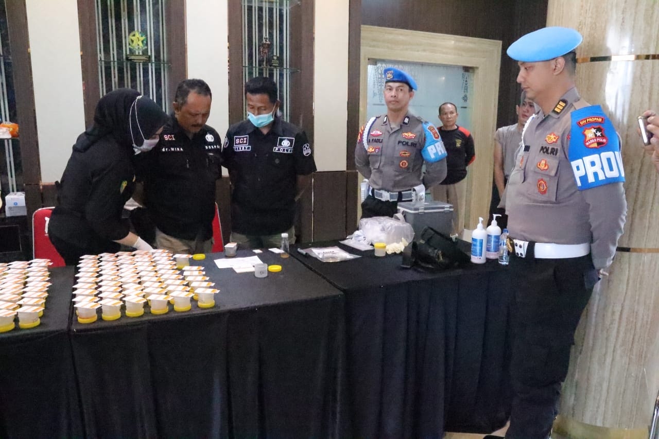 Tim Provos Mabes Polri Tes Urine Ratusan Personel Polrestabes, Ternyata Karena Ini!