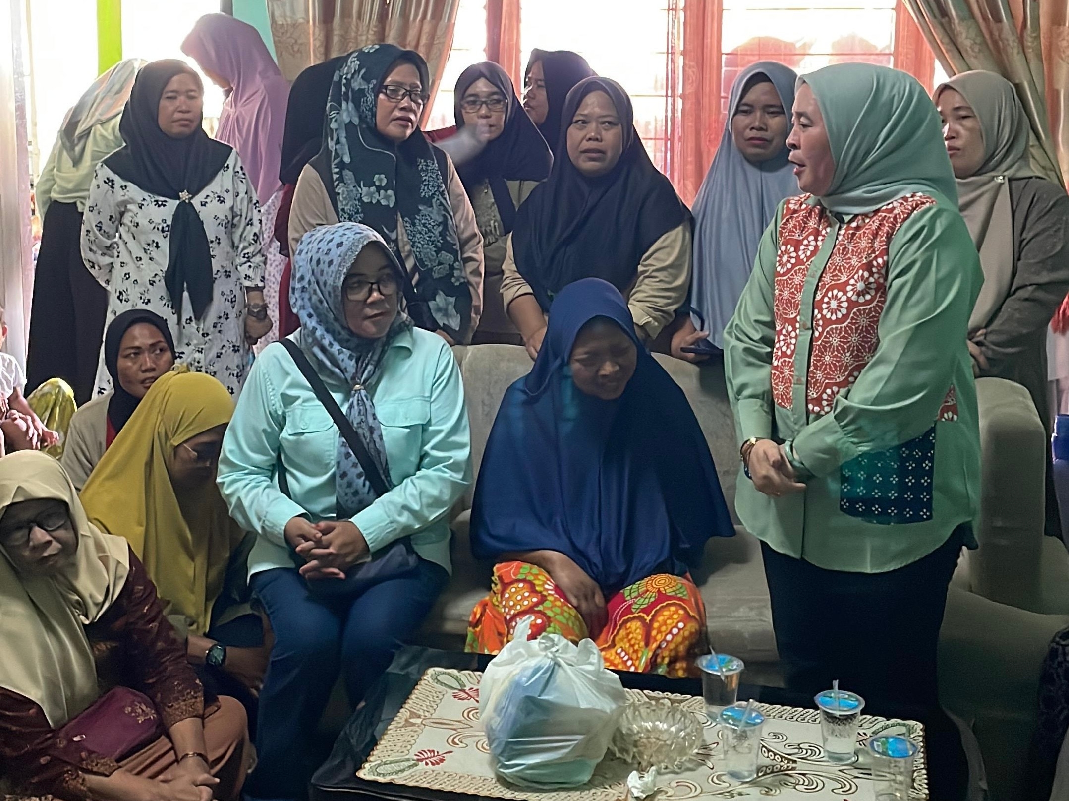Peduli Sesama, Istri Ratu Dewa Bantu Teman Sekolah yang Berjuang Melawan Kanker Payudara