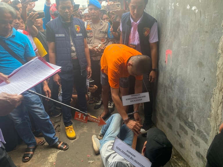 Rekonstruksi Kasus Pembunuhan di Palembang, Pelaku Peragakan 14 Adegan
