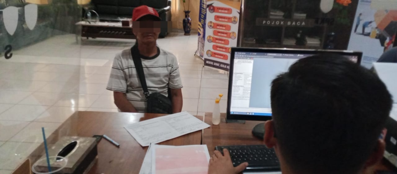 Tidak Kasih Uang Mangkal, Kaca Mobil Angkot Rusak dan HP Milik Erlan Hilang