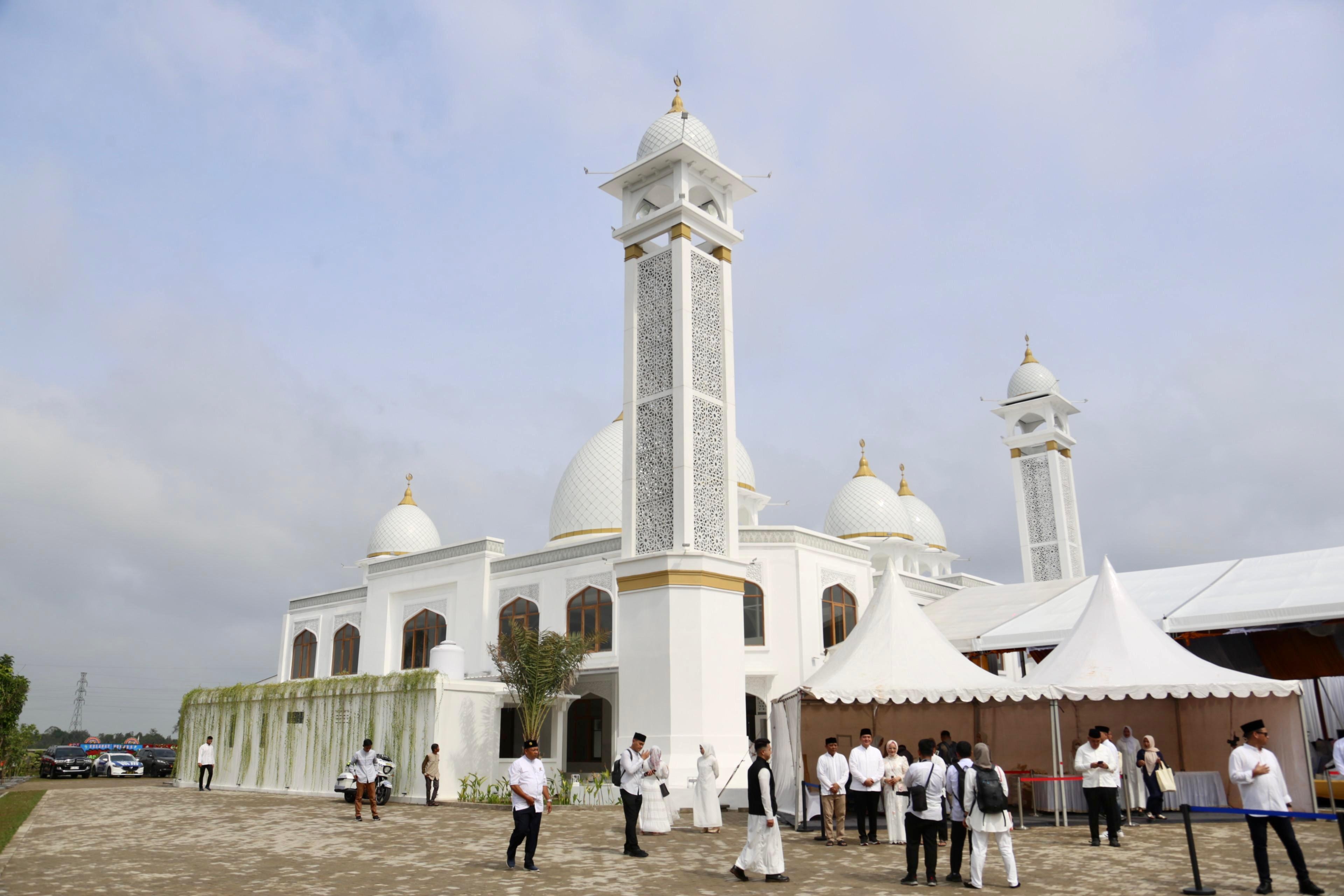 Pj Gubernur Sumsel Dampingi Menteri Agama Resmikan Masjid Al-Abduh di Palembang