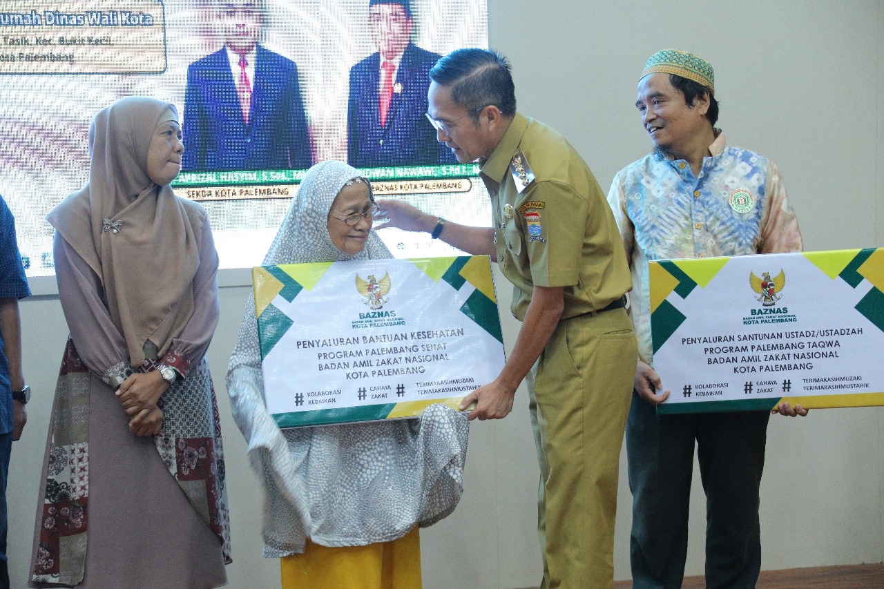 Wali Kota Palembang Serahkan Zakat, Dorong ASN Perkuat Peran Baznas