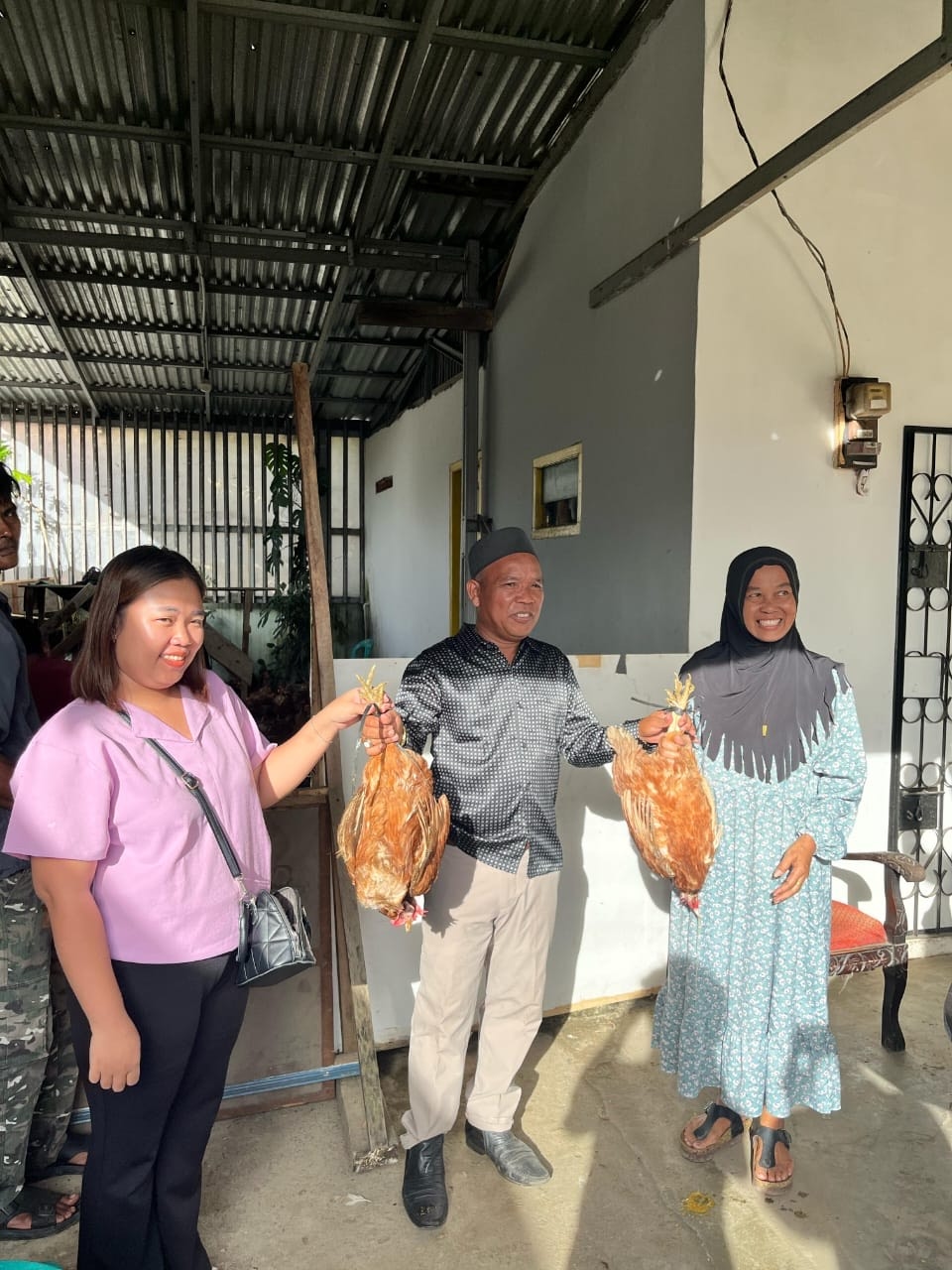 Tradisi Unik Penuh Berkah Jelang Lebaran, Ketua RT di Palembang Bagikan 128 Ayam Hidup