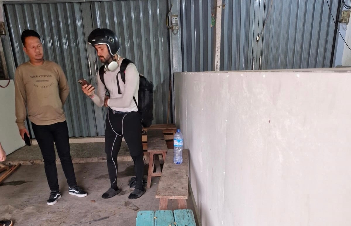 Singgah ke Palembang, Motor Milik Bule Rusia Raib Dicuri orang Saat Tidur di Warung