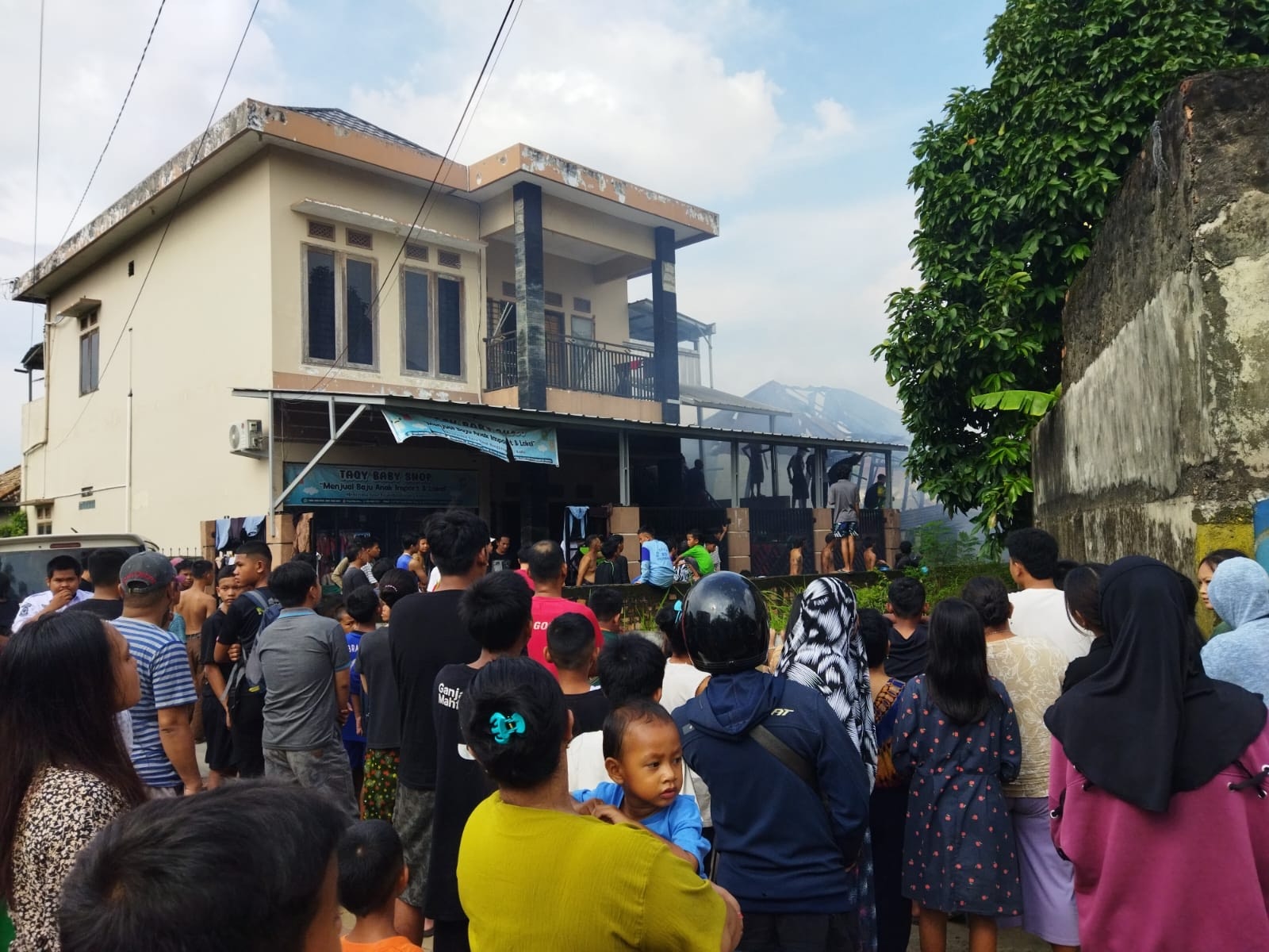Diduga Akibat Korsleting Listrik, Rumah Pengurus Masjid Al Abror Terbakar di Jakabaring Palembang