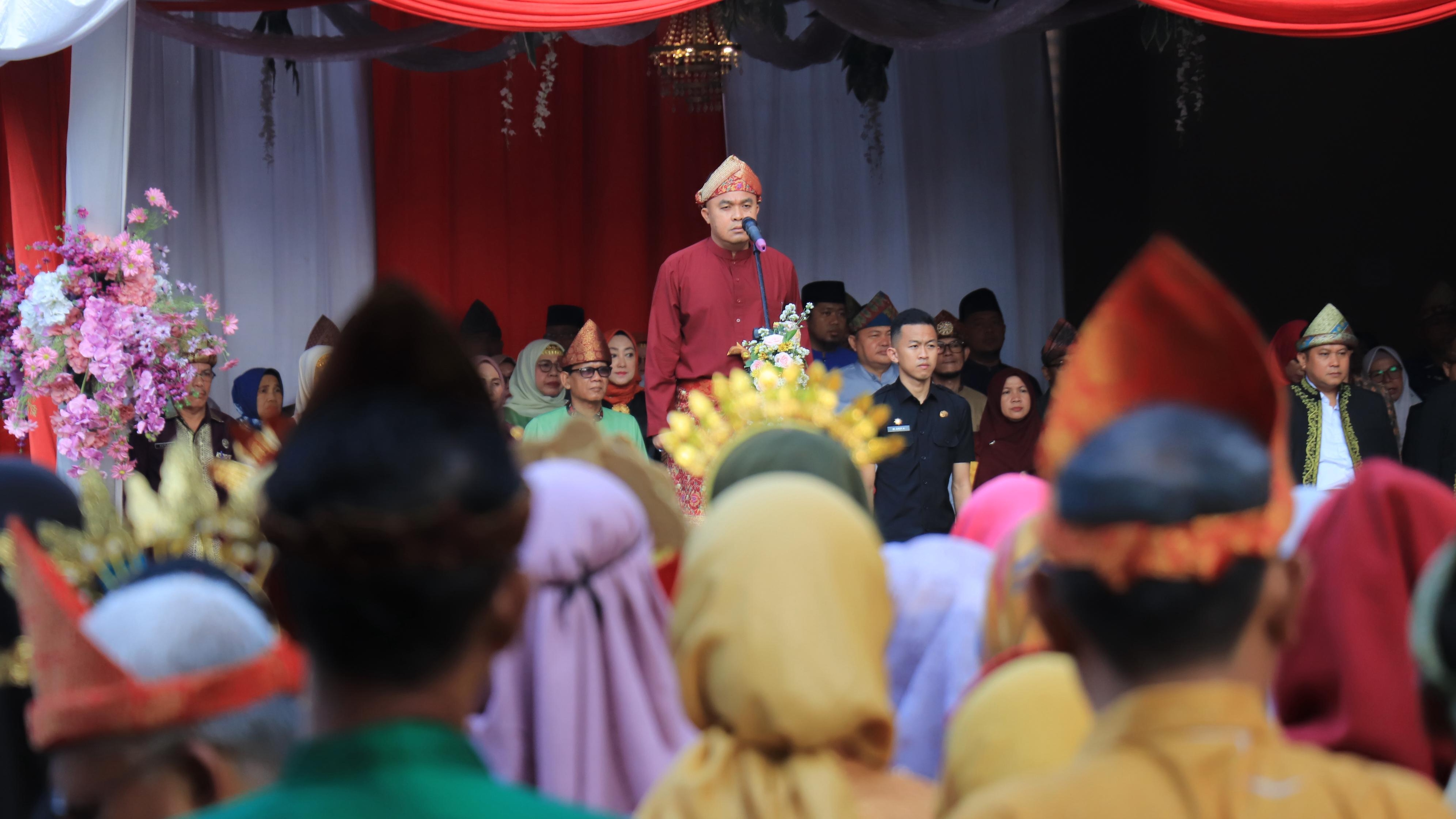 Peringatan Hardiknas 2025 di Palembang Berlangsung Khidmat, Ribuan Peserta Kenakan Pakaian Adat