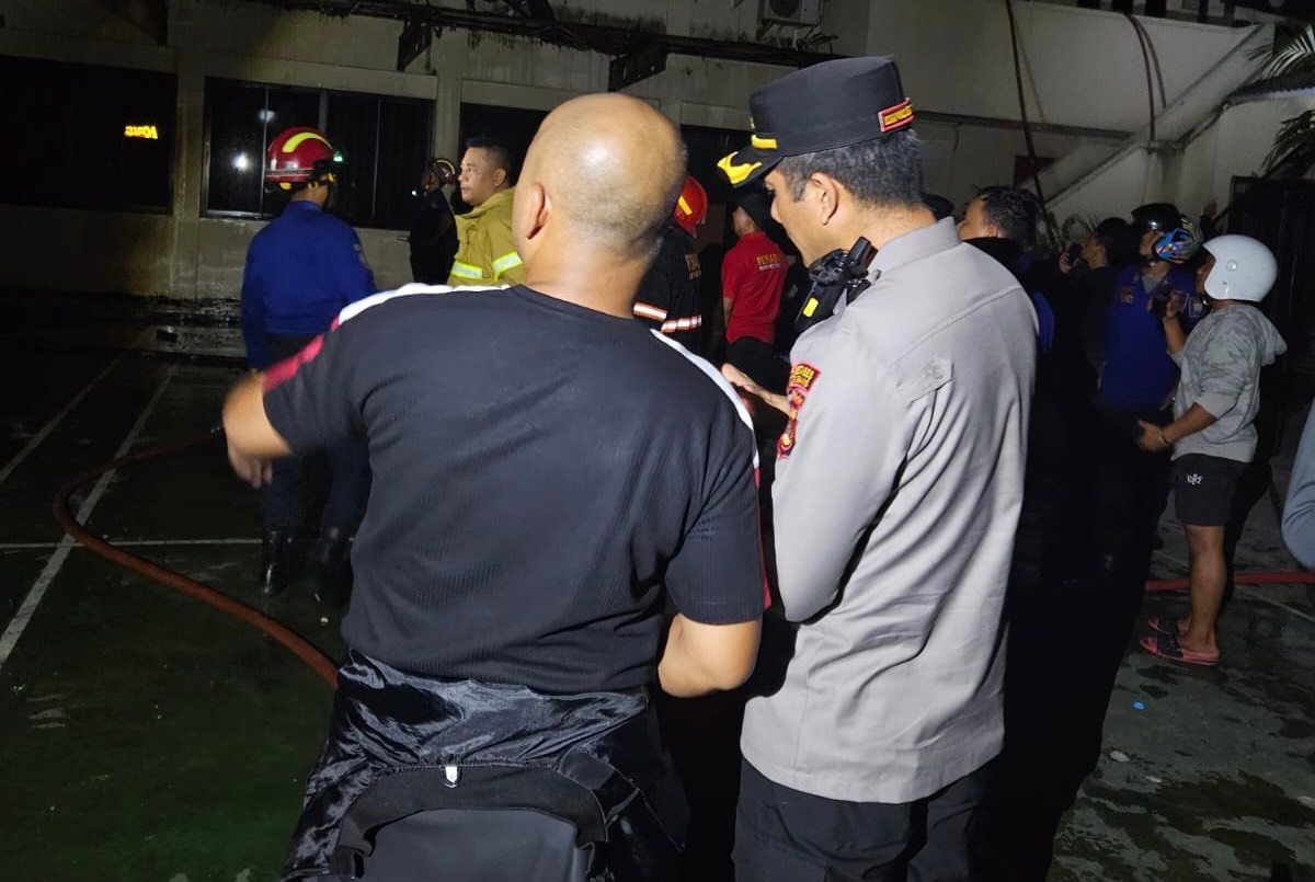 Kebakaran Hebat Hanguskan Lantai Dua Kantor PT Lonsum Palembang, 10 Mobil Damkar Dikerahkan