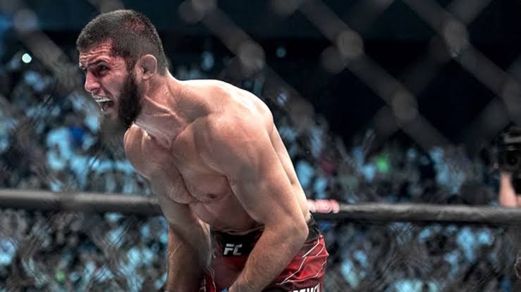 Islam Makhachev Naik Kelas, UFC Siapkan Pertarungan Panas Topuria vs Oliveira untuk Sabuk Ringan