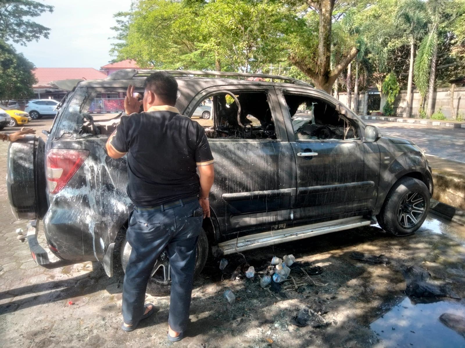 Mobil Terbakar di Halaman Sekolah, Diduga Karena Modifikasi Listrik Sound Sistem