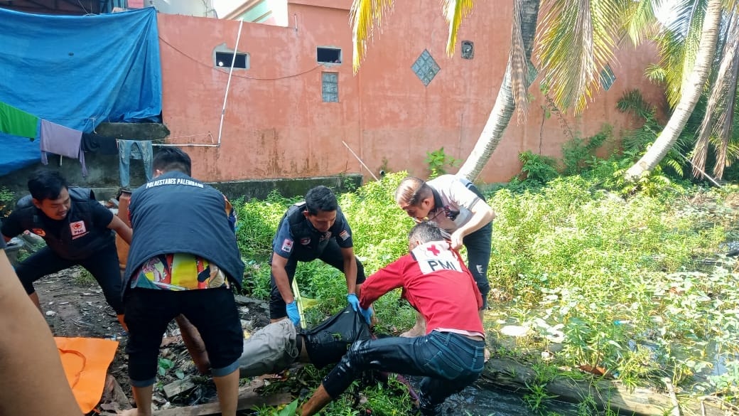 Warga Kertapati Geger, Pria Ditemukan Tewas Tengkurap di Pinggir Rawa